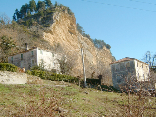 Casa con granaio_r200