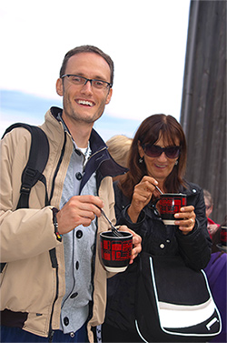 virgili-visit-tillicom-clams_r72