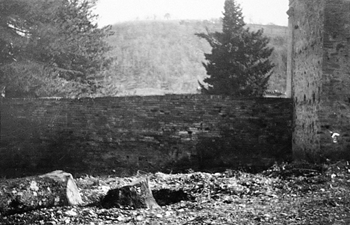 cemetery-comunanza-1_r72